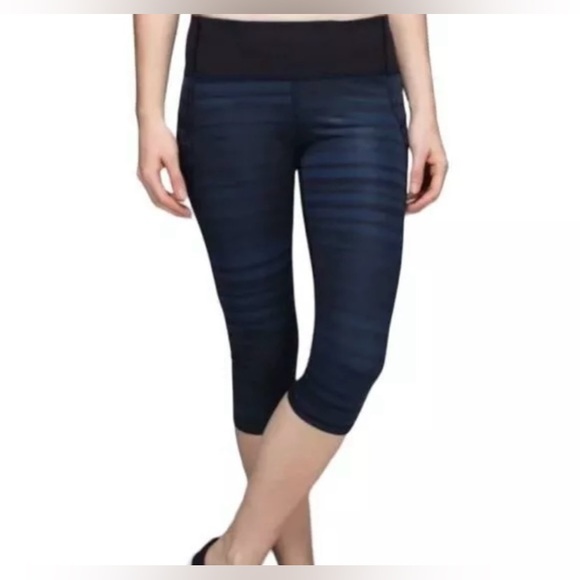 Lululemon Run Top Speed Crop Good Vibes Deep Navy Blue and Black - Size 4 - Picture 5 of 8
